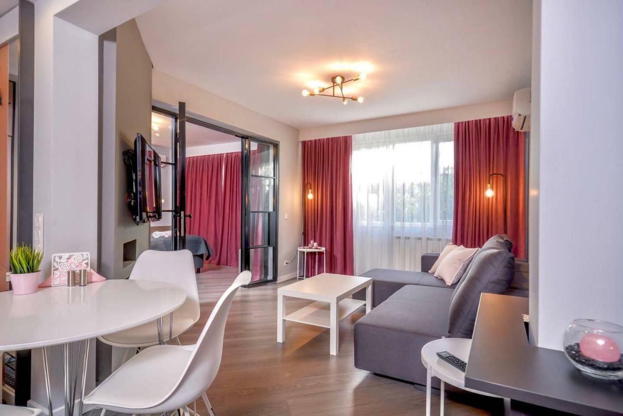 Rose One Bedroom Designer Apartment In City Centre By Flat Mаnager Sofia Luaran gambar