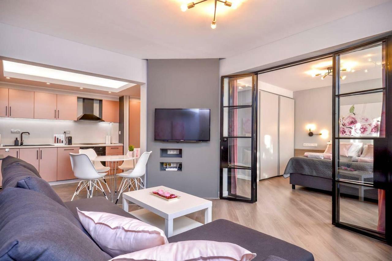 Rose One Bedroom Designer Apartment In City Centre By Flat Mаnager Sofia Luaran gambar