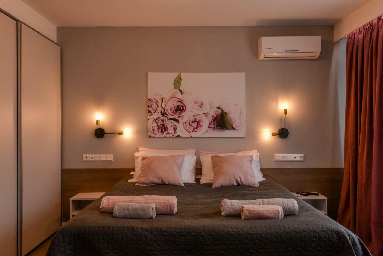 Rose One Bedroom Designer Apartment In City Centre By Flat Mаnager Sofia Luaran gambar